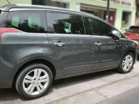 Usado Peugeot 5008 Allure 120 CV (88 kW) 2016 Gris Monovolumen