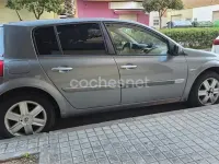 Usado Renault Mégane Dynamique 80 CV (58 kW) 2005 Gris / plata Berlina