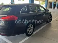 Usado Opel Insignia Cosmo 130 CV (95 kW) 2012 Negro Familiar