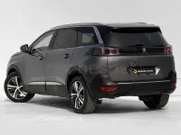 Usado Peugeot 5008 Allure 130 CV (95 kW) 2021 Gris / plata SUV