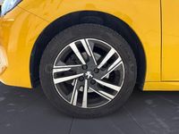 Usado Peugeot 208 Allure 100 CV (73 kW) 2022 Amarillo Utilitario