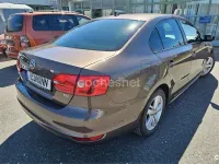 Usado VW Jetta Advance 122 CV (89 kW) 2012 Marrón Berlina