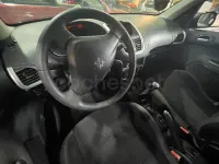 Usado Peugeot 206+ 70 CV (51 kW) 2010 Negro Utilitario