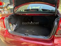 Usado Toyota Avensis Sol 150 CV (110 kW) 2006 Rojo Berlina