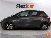 Usado Toyota Yaris Hybrid Active 100 CV (73 kW) 2019 Gris Berlina