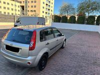 Usado Ford Fiesta Titanium 96 CV (70 kW) 2008 Gris / plata Utilitario