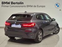 Usado BMW 118 Comfort Edition 140 CV (102 kW) 2021 Gris / plata Utilitario