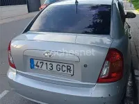 Usado Hyundai Accent 97 CV (71 kW) 2008 Gris / plata Berlina