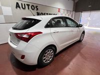 Usado Hyundai i30 100 CV (73 kW) 2015 Blanco Berlina