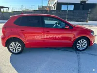 Usado VW Polo Advance 75 CV (55 kW) 2015 Rojo Berlina