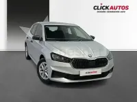 Usado Skoda Fabia Essence 95 CV (69 kW) 2025 Gris / plata Utilitario