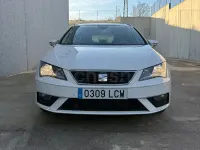 Usado Seat Leon Style 130 CV (95 kW) 2019 Blanco Familiar