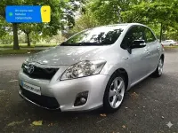 Usado Toyota Auris Hybrid Advance 136 CV (100 kW) 2012 Gris / plata Berlina