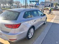 Usado Seat Leon FR 130 CV (95 kW) 2020 Gris / plata Familiar