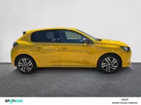 Usado Peugeot 208 Allure 100 CV (73 kW) 2022 Dorado Utilitario