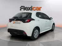 Usado Toyota Yaris Advance 72 CV (52 kW) 2023 Blanco Utilitario