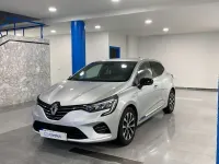 Usado Renault Clio V Techno 91 CV (66 kW) 2023 Gris Utilitario