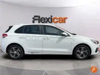 Usado Hyundai i30 120 CV (88 kW) 2021 Blanco Berlina