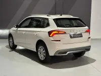 Usado Skoda Kamiq Ambition 110 CV (80 kW) 2021 Blanco SUV