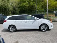 Usado Toyota Auris Live 124 CV (91 kW) 2014 Blanco Familiar