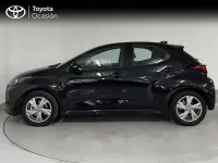 Usado Toyota Yaris Hybrid Active 116 CV (85 kW) 2025 Negro azabache Berlina