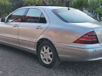 Usado Mercedes S400 250 CV (183 kW) 2001 Gris / plata Berlina