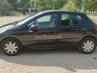 Usado Peugeot 207 Business-Line 70 CV (51 kW) 2011 Marrón Berlina