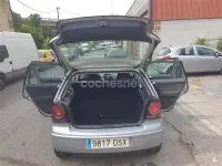 Usado VW Polo Advance 80 CV (58 kW) 2005 Gris / plata Utilitario