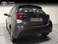 Usado Toyota Yaris Hybrid Active 116 CV (85 kW) 2024 Gris / plata Berlina