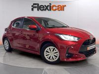 Usado Toyota Yaris Hybrid Active 116 CV (85 kW) 2023 Rojo Utilitario