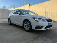 Usado Seat Leon Style 130 CV (95 kW) 2019 Blanco Familiar