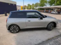 Usado Mini Cooper SE 160 kW (218 CV) 2025 Gris Utilitario