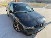 Usado Seat Leon Sport 110 CV (80 kW) 2005 Negro Utilitario