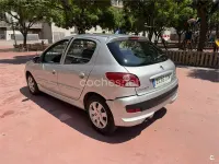 Usado Peugeot 206+ 70 CV (51 kW) 2010 Gris / plata Utilitario