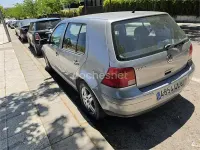 Usado VW Golf IV Highline 105 CV (77 kW) 2003 Gris / plata Berlina
