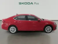 Usado Skoda Octavia Ambition 150 CV (110 kW) 2022 Rojo Berlina