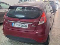 Usado Ford Fiesta Titanium 100 CV (73 kW) 2013 Granate Berlina