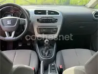 Usado Seat Leon Reference 105 CV (77 kW) 2010 Rojo Utilitario