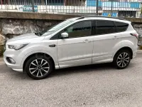 Usado Ford Kuga ST-Line 150 CV (110 kW) 2019 Gris / plata SUV