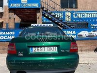 Usado Audi A4 130 CV (95 kW) 2002 Verde Berlina