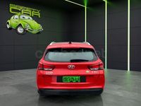 Usado Hyundai i30 110 CV (80 kW) 2017 Rojo Familiar