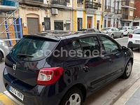 Usado Dacia Sandero Lauréate 75 CV (55 kW) 2013 Violeta / lila Berlina