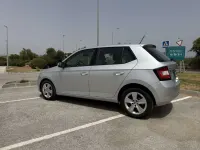 Usado Skoda Fabia Style 90 CV (66 kW) 2017 Plateado Familiar