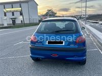 Usado Peugeot 206 70 CV (51 kW) 2004 Azul Berlina