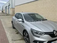 Usado Renault Mégane IV Bose Edition 110 CV (80 kW) 2016 Gris / plata Berlina
