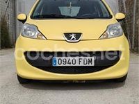 Usado Peugeot 107 68 CV (50 kW) 2006 Amarillo Utilitario