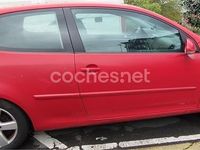 Usado VW Golf V Highline 105 CV (77 kW) 2007 Rojo Berlina