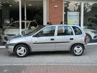 Usado Opel Corsa 65 CV (47 kW) 1999 Gris / plata Berlina