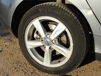 Usado Volvo V40 Kinetic 120 CV (88 kW) 2015 Gris / plata Berlina