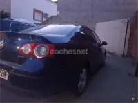 Usado VW Passat Trendline 140 CV (102 kW) 2006 Azul Berlina